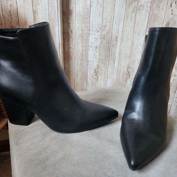 Chunky heel boots - Picture 2 of 3